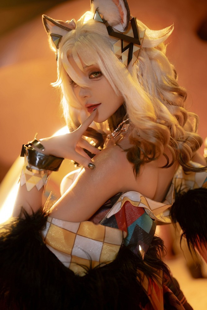 Nhiều fan ví cô như Fleurdelys vừa bước ra từ thế giới Wuthering Waves thần thoại.