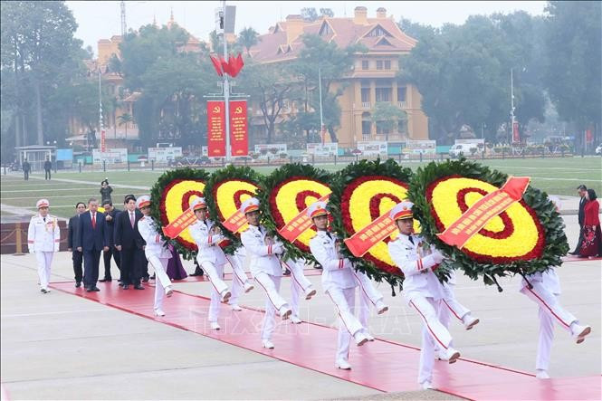 Lãnh đạo Đảng, Nhà nước viếng Chủ tịch Hồ Chí Minh nhân kỷ niệm 96 năm Ngày thành lập Đảng Cộng sản Việt Nam. Ảnh: An Đăng/TTXVN
