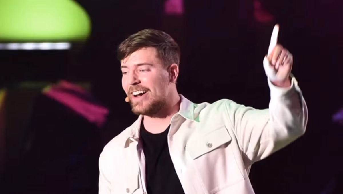 Doanh thu đến từ quảng cáo, tài trợ thương hiệu, bán hàng, cấp phép nội dung và hợp tác truyền hình.