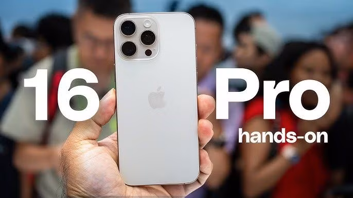 iPhone 16 Pro hiện đang được giảm giá còn 28,39 triệu đồng, trang bị chip mạnh, camera kép 48MP và hỗ trợ phần mềm đến 4 năm. (Ảnh: Người đưa tin)