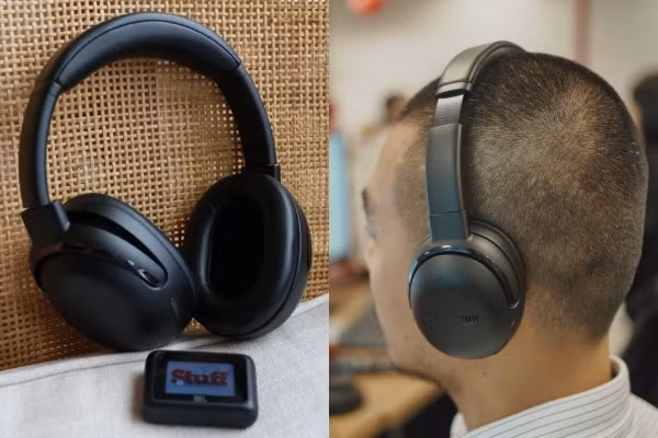 2. JBL Tour One M3 (Giá khoảng 11 triệu đồng) nổi bật nhờ bộ truyền tín hiệu Smart Tx, cho phép kết nối không dây với TV hay hệ thống giải trí trên máy bay.