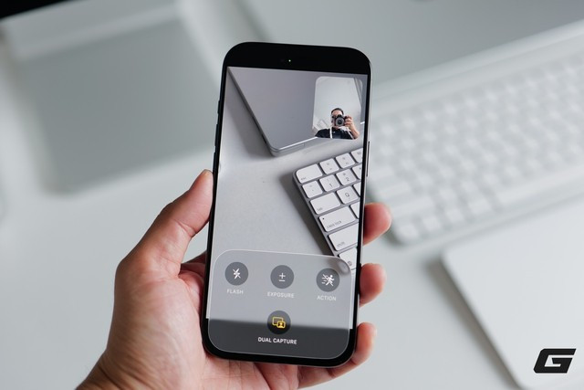 Camera trước nâng lên 18 MP, trong khi camera sau đồng bộ 48 MP cho cả ống kính chính và góc siêu rộng. (Ảnh: Genk)