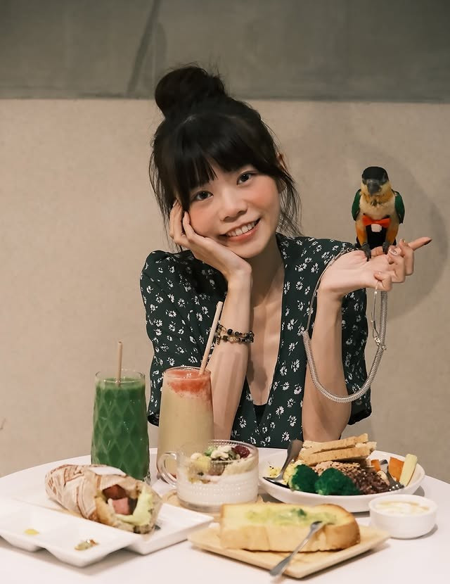 Chính sự tự nhiên và nhẹ nhàng này giúp content của cô khác biệt hoàn toàn so với nhiều hot girl hiện nay.