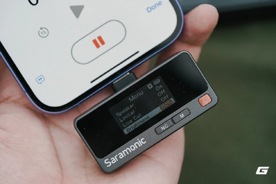 Với những ai quay video để chia sẻ hay làm nội dung bán chuyên, thiết bị nhỏ này là "vũ khí bí mật" giúp video dễ nghe và dễ viral hơn.(Ảnh: Genk)