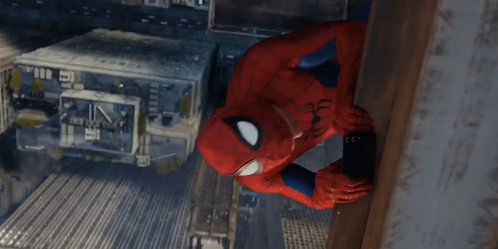 Đây là thay đổi đáng chú ý khi trước đó Người Nhện thường gắn liền với điện thoại Sony hoặc iPhone.