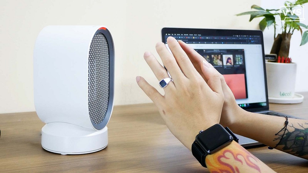 Thiết bị này tỏa hơi ấm ổn định, đủ giữ nhiệt cho phần thân trên mà không làm nóng cả căn phòng, giúp cơ thể dễ chịu khi ngồi lâu.