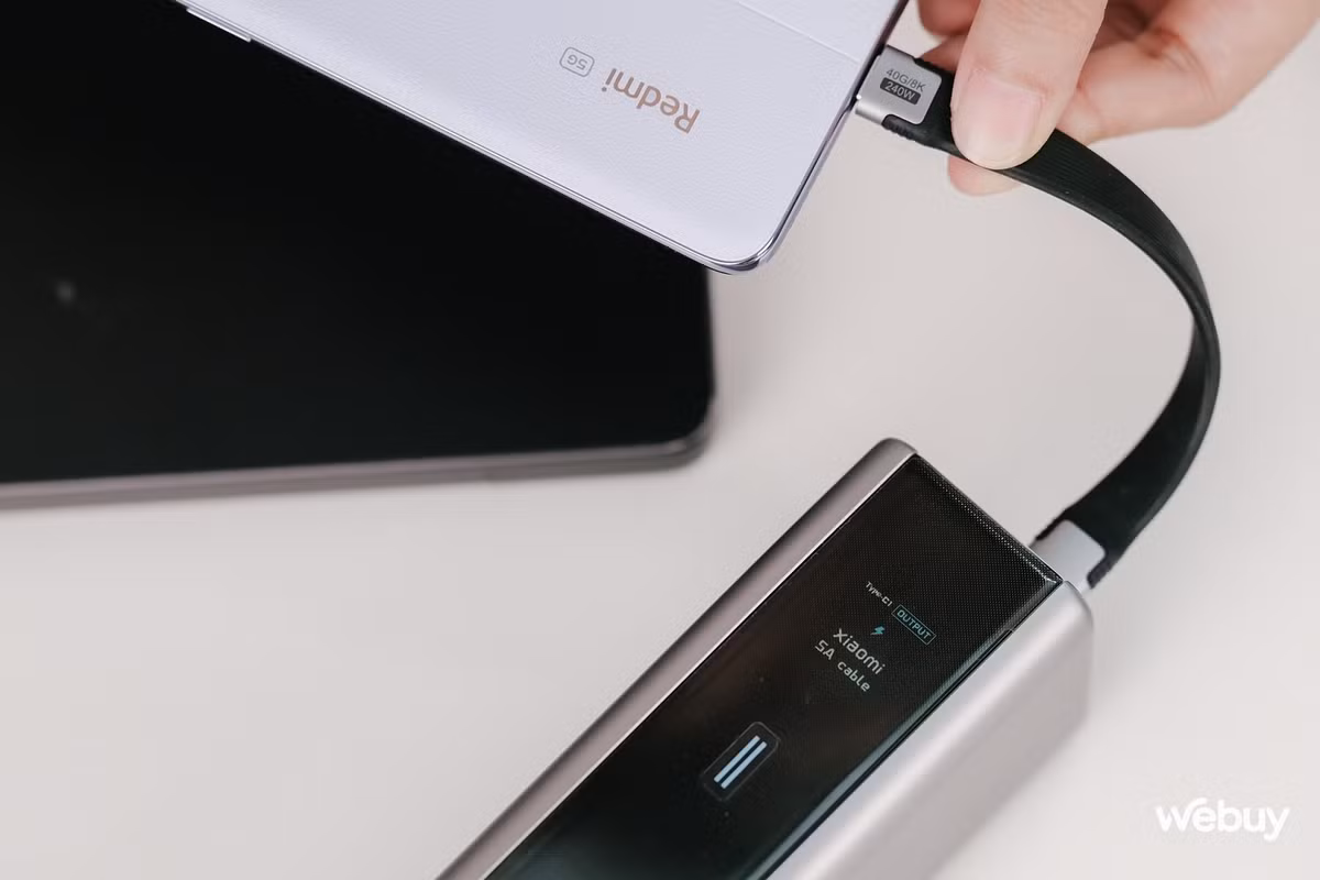 Màn hình mini hiển thị thông số cực chi tiết, lại đủ tiêu chuẩn xách tay máy bay – đúng chuẩn "nhỏ mà có võ".(Ảnh: Webuy)