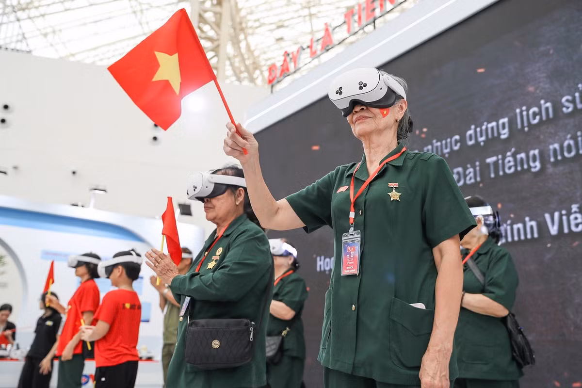 Không gian 3D tái hiện chân thực khiến người xem có cảm giác đang trực tiếp chứng kiến sự kiện lịch sử.