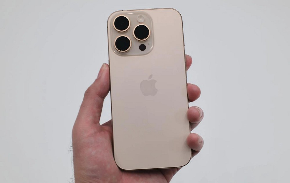 1. iPhone 16 Pro Max cũ là lựa chọn cao cấp nhất với giá từ 25 triệu đồng. Máy có khung titan mới, màn hình OLED 6,9 inch 120Hz và camera 48MP cùng zoom quang 5x.