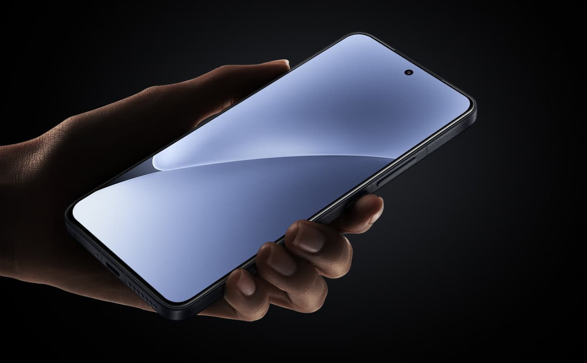 Việc thay thế màn AMOLED 6.67 inch trên K80 bằng màn nhỏ hơn nhưng sắc nét hơn cho thấy định hướng mới của Xiaomi.