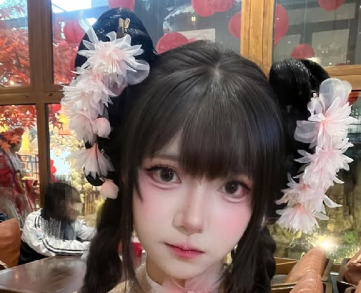 Mới đây, cô nàng khiến fan bùng nổ khi tung bộ ảnh đón Trung thu sớm với diện mạo đầy cuốn hút.