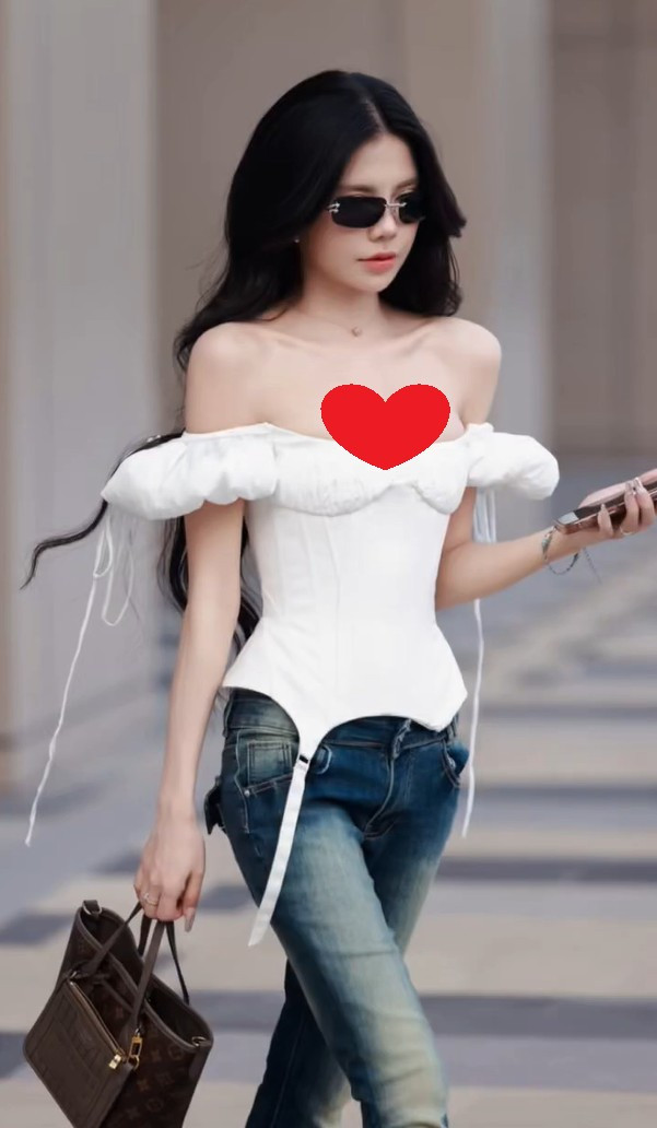 Chỉ trong một video ngắn, Mai Dora đã ghi điểm nhờ cách tạo dáng, biểu cảm và trang phục được đầu tư kỹ lưỡng.