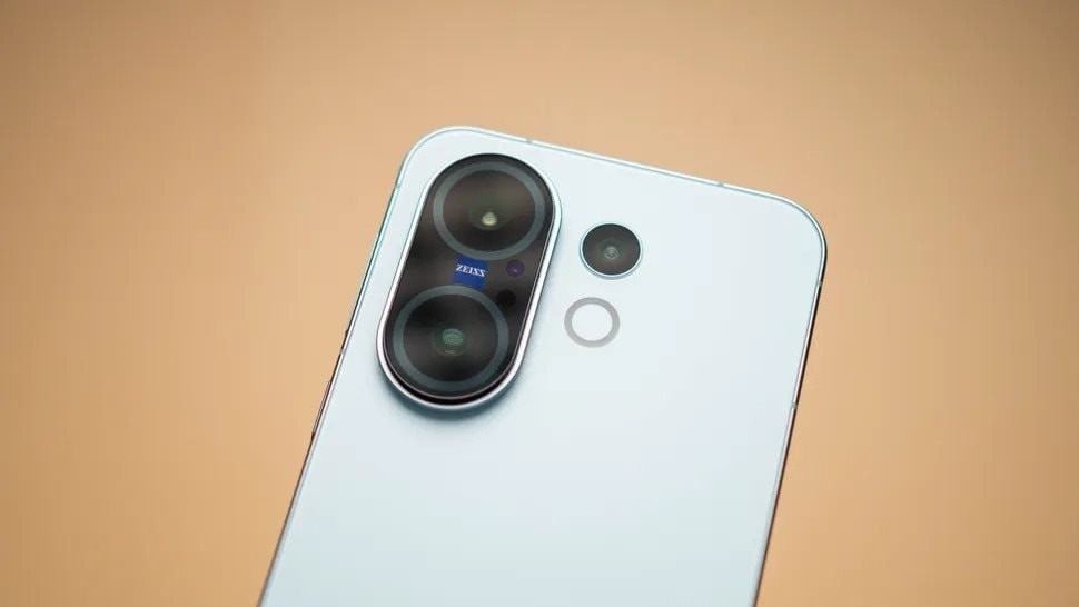 Điểm gây chú ý nhất chính là viên pin khủng 6.500mAh, trụ vững suốt hai ngày sử dụng.