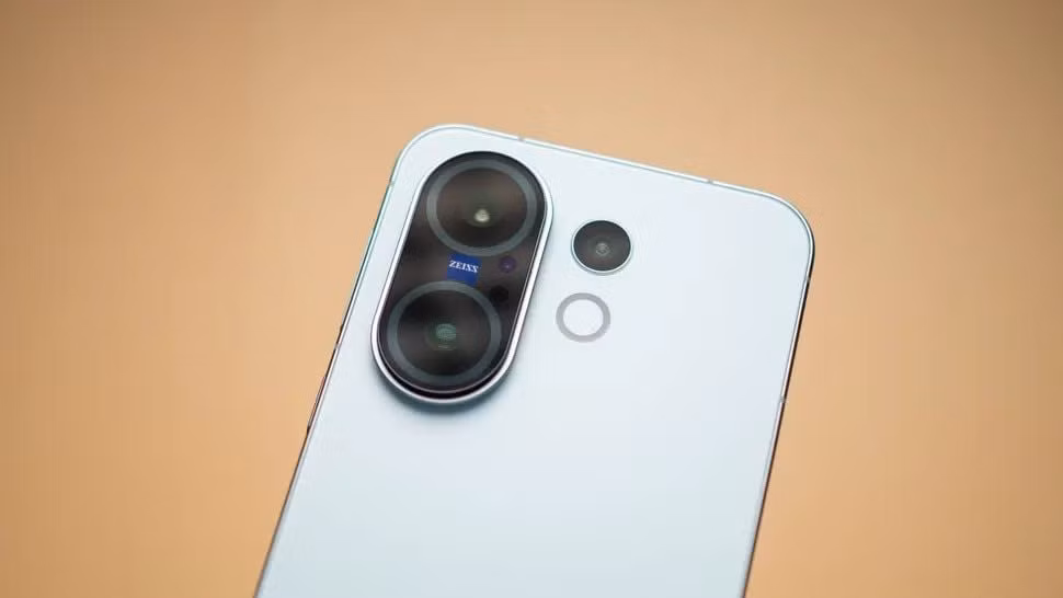 Điểm gây chú ý nhất chính là viên pin khủng 6.500mAh, trụ vững suốt hai ngày sử dụng.