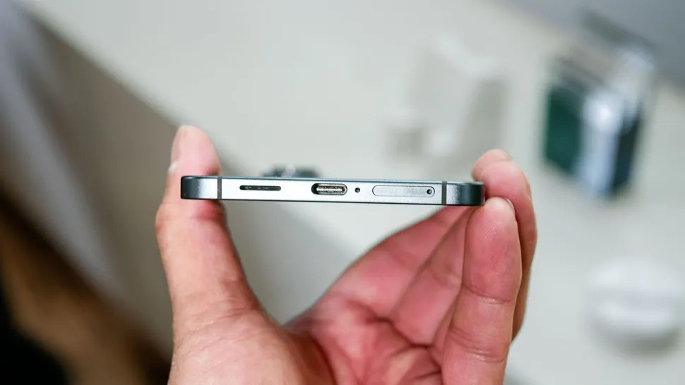 Pin 3.900mAh và sạc 25W khiến S25 Edge yếu thế so với S25 Plus và Ultra.