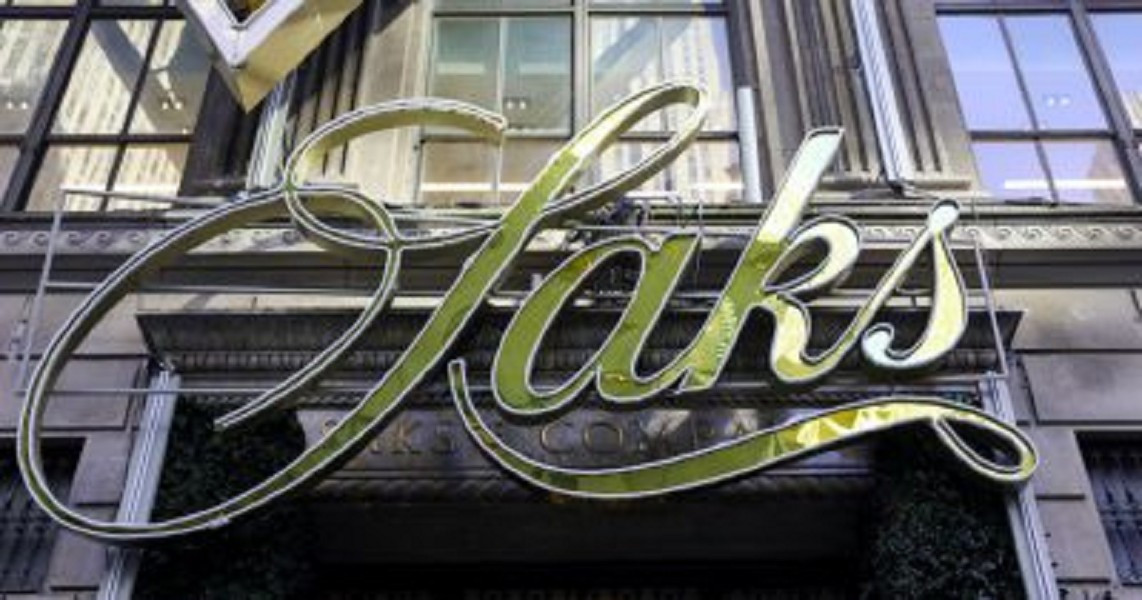 Amazon cáo buộc Saks quản lý tài chính yếu kém, đốt hàng trăm triệu USD chỉ trong chưa đầy một năm và để lại núi hóa đơn chưa thanh toán.