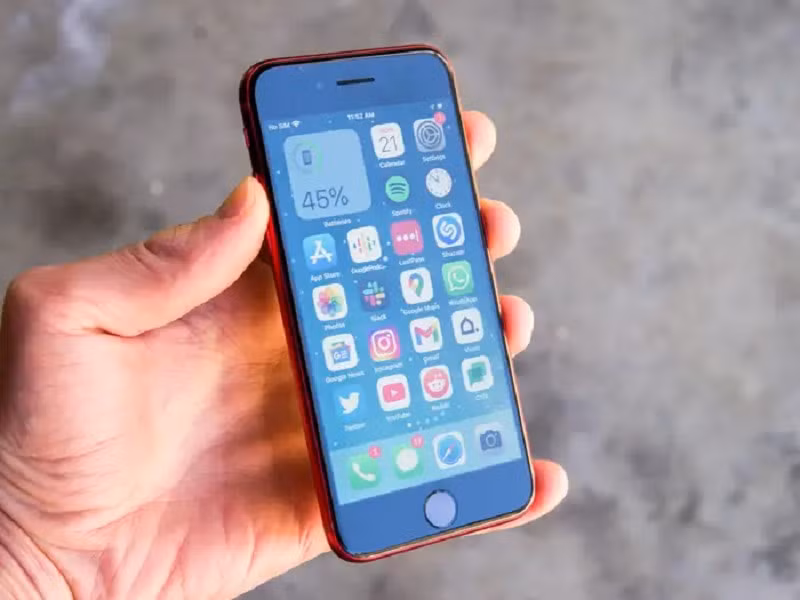 Pin yếu cũng là nhược điểm lớn khiến mẫu SE thế hệ 3 không phải lựa chọn khôn ngoan nếu dùng lâu dài.