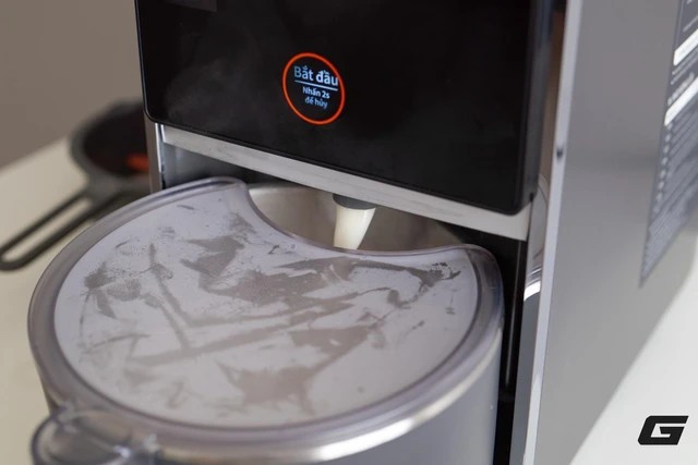 Dù mức giá gần 8 triệu đồng không hề thấp, Joyoung K7 Pro vẫn được đánh giá là khoản đầu tư hợp lý cho những ai dùng sữa hạt mỗi ngày và đặt sức khỏe lên hàng đầu. (Ảnh: Genk)s