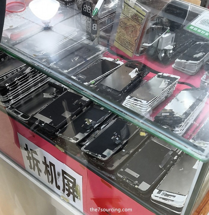 Hồng Kông đóng vai trò là điểm trung chuyển, nơi hàng lậu được gom về rồi đưa sang Thâm Quyến qua các kênh tinh vi. (Ảnh: the7electronics)