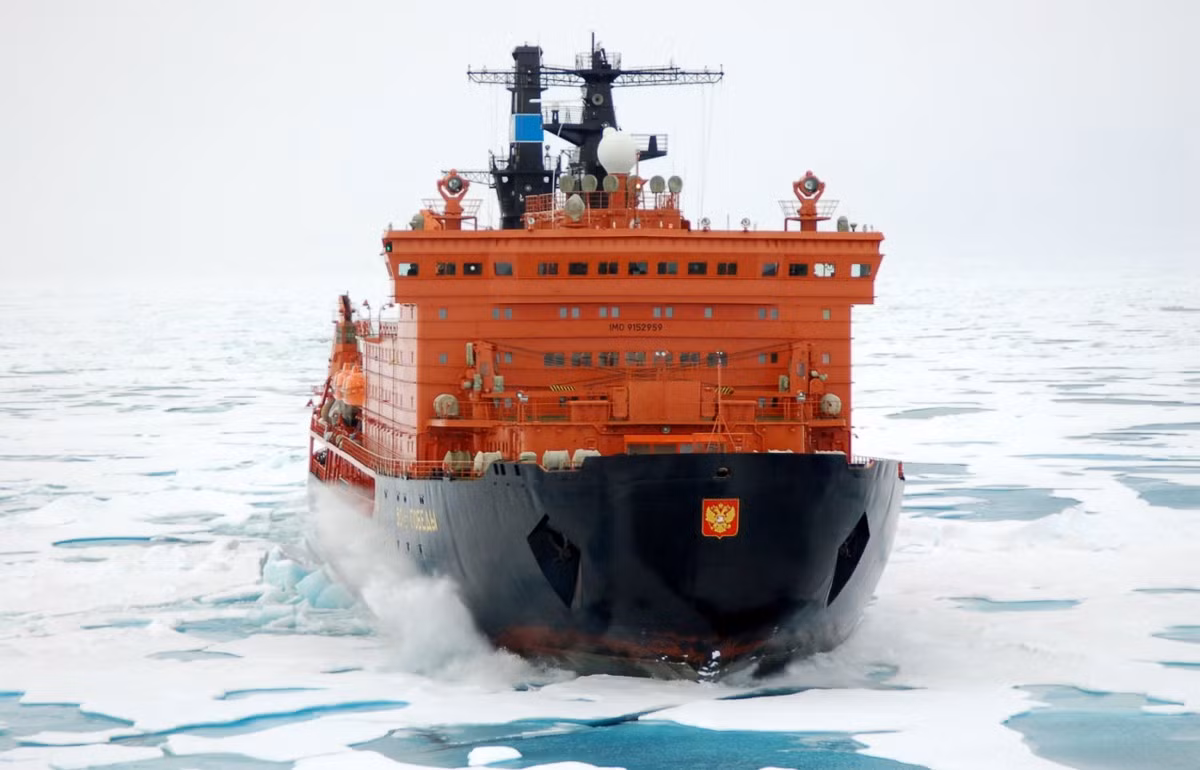 Các tàu chạy diesel không đủ sức phá băng dày và hoạt động kém hiệu quả hơn trong điều kiện khắc nghiệt ở vùng cực.(Ảnh: Quark Expeditions)