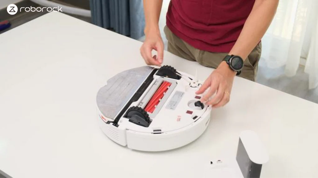 Sử dụng dung dịch lau sàn chuyên dụng cho robot sẽ giúp khử mùi, hạn chế vi khuẩn và giữ không gian thực sự sạch sẽ.