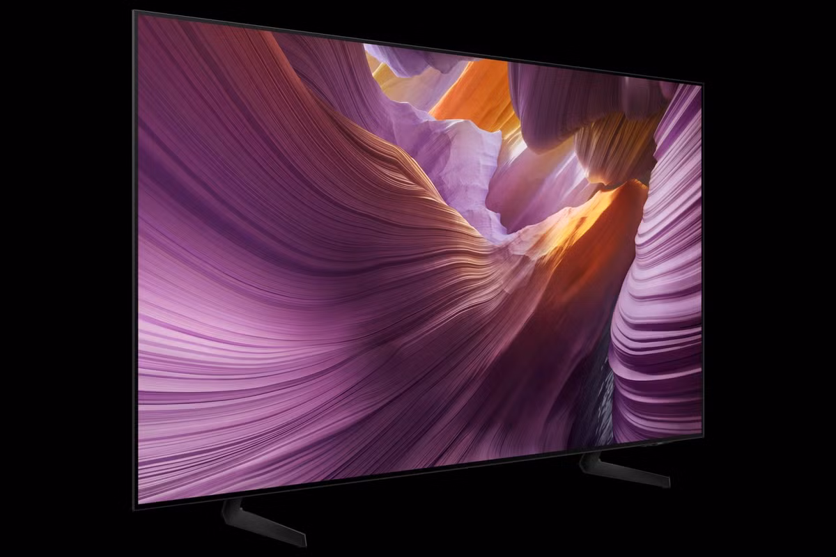4. Samsung OLED S85F là lựa chọn OLED giá tốt với thiết kế "contour" độc đáo và tối ưu không gian sống.