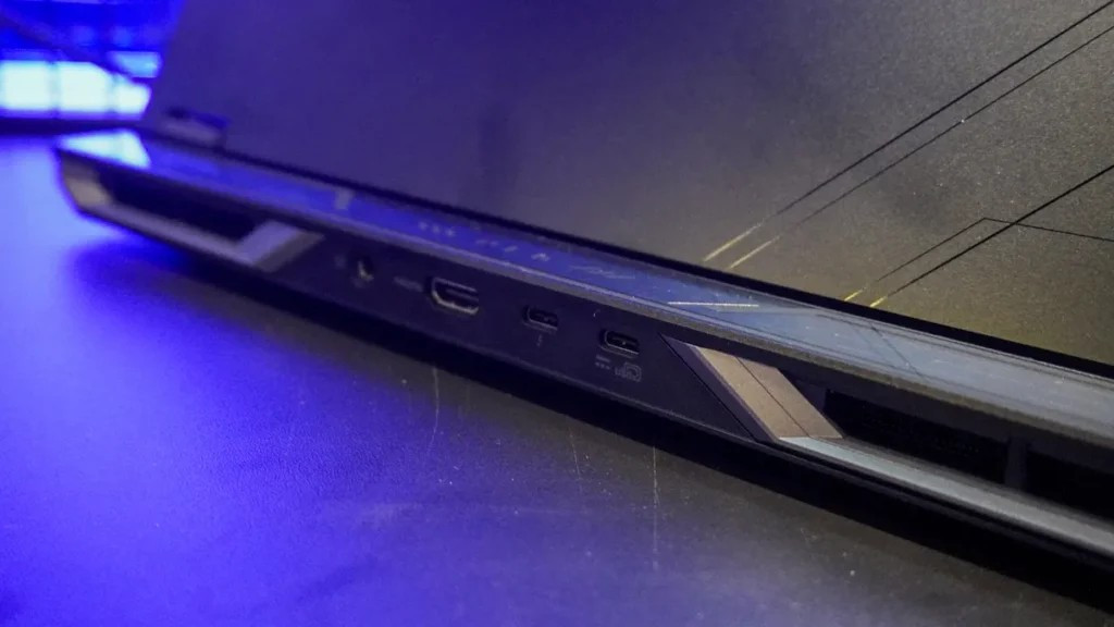 Hệ thống tản nhiệt AeroBlade 3D thế hệ 5 cùng kim loại lỏng cho CPU giúp máy duy trì hiệu năng cao trong thời gian dài.