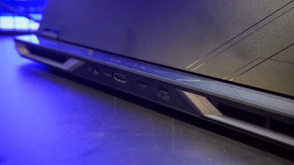 Hệ thống tản nhiệt AeroBlade 3D thế hệ 5 cùng kim loại lỏng cho CPU giúp máy duy trì hiệu năng cao trong thời gian dài.