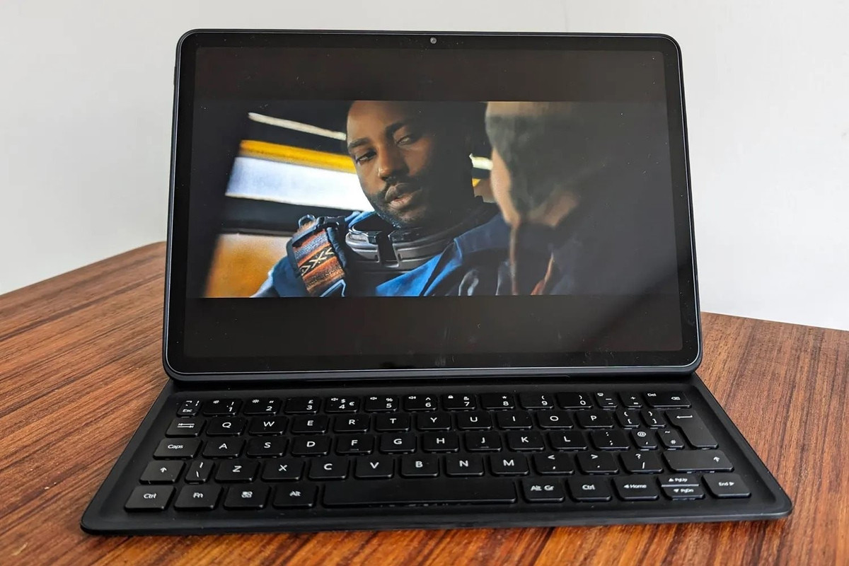 Hiệu năng đến từ chip Kirin T80 kết hợp RAM 8GB và bộ nhớ 256GB cho trải nghiệm mượt mà trong đa nhiệm, chia đôi màn hình và chơi game phổ biến ở mức đồ họa cao.