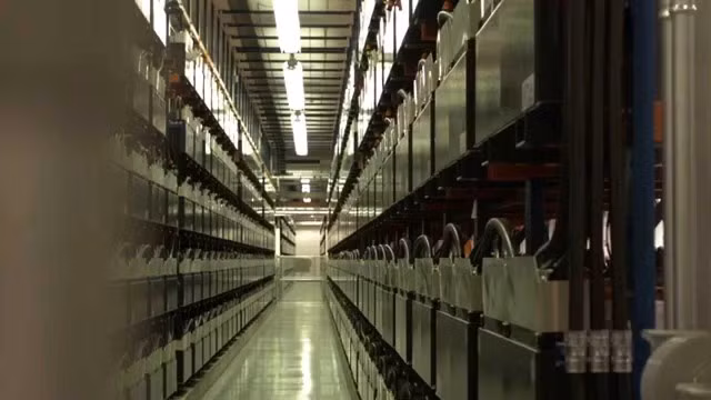 Battery Energy Storage System (BESS) có thể cung cấp 40 MW điện trong 7 phút để giữ thành phố không chìm vào bóng tối.