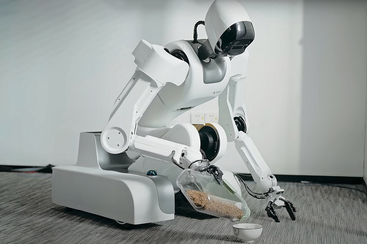 Astribot S1 đã được triển khai tại viện dưỡng lão Thâm Quyến, hỗ trợ người cao tuổi trong sinh hoạt.