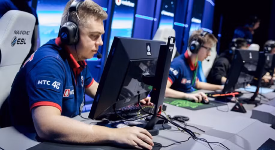 Tư thế này tạo hiệu ứng “tầm nhìn đường hầm”, loại bỏ mọi yếu tố gây xao nhãng.