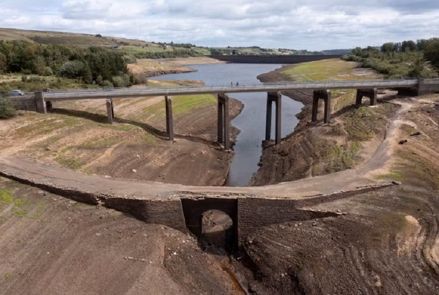 Anh đang trải qua đợt hạn hán nghiêm trọng nhất trong nhiều thập kỷ, với nhiều khu vực tuyên bố khan hiếm nước.