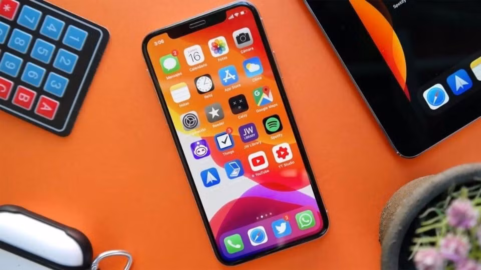 Ra mắt năm 2019, iPhone 11 Pro là mẫu máy mở đầu cho kỷ nguyên iPhone sở hữu cụm ba camera sau mang tính biểu tượng.