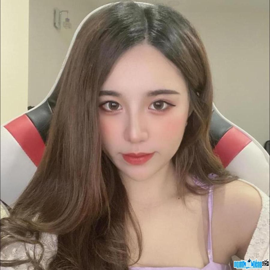 Cô chứng minh rằng sự chỉn chu và đam mê là “vũ khí” hút fan bền vững trong thế giới streamer. (Ảnh: nguoinoitieng.tv)