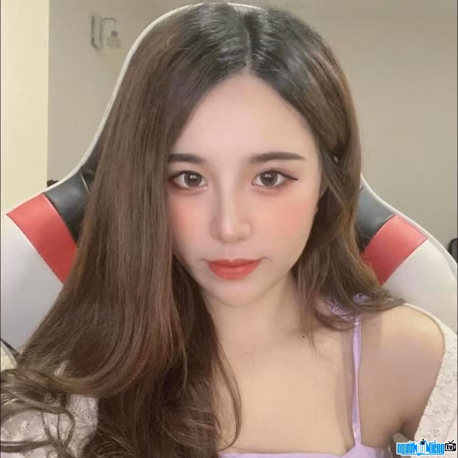 Cô chứng minh rằng sự chỉn chu và đam mê là “vũ khí” hút fan bền vững trong thế giới streamer. (Ảnh: nguoinoitieng.tv)