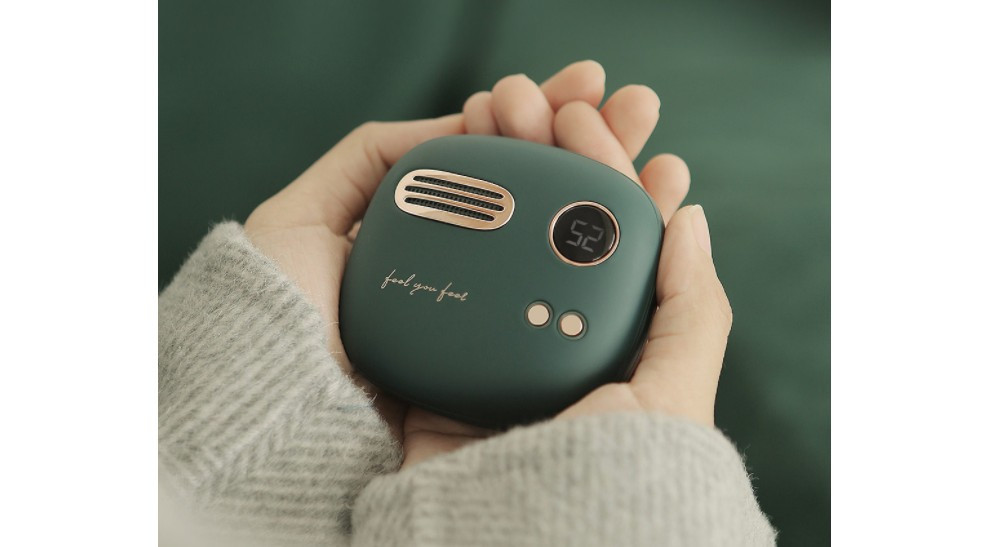 Máy sưởi mini cầm tay đặc biệt hữu ích trong những buổi sáng sớm hoặc tối muộn, khi đôi bàn tay lạnh cóng khiến mọi thao tác trở nên khó khăn.