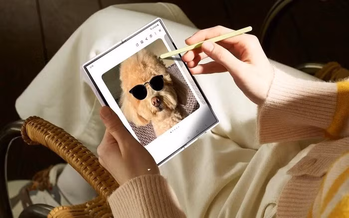 Nhiều người chọn đổi điện thoại trước Tết không vì máy cũ hỏng, mà để bước sang năm mới với trải nghiệm khác biệt hơn.