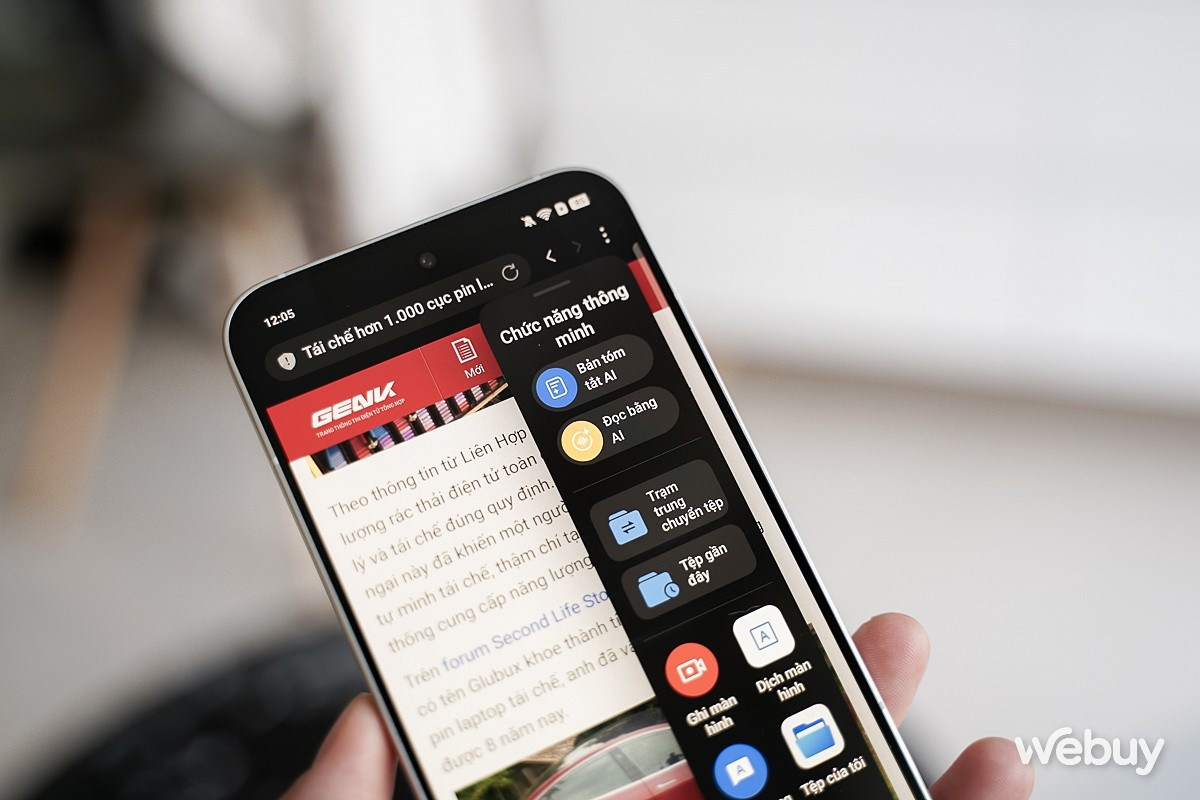 4. OPPO Reno13 series có AI tiếng Việt chạy theo ngữ cảnh, gợi ý tóm tắt khi đọc báo, phản hồi khi chat và chuyển giọng nói thành văn bản. (Ảnh: Webuy)