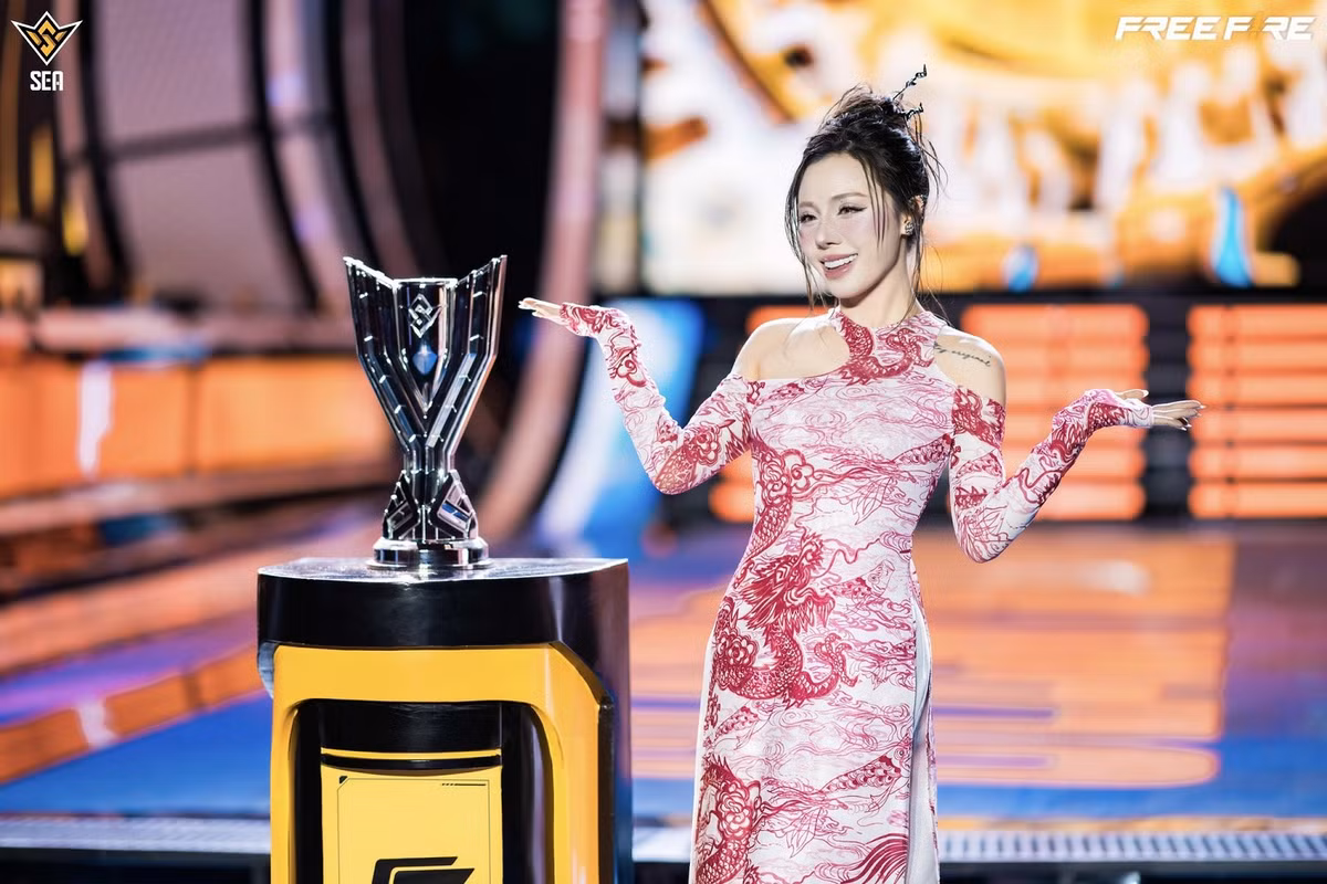 Sau nhiều năm thử sức ở lĩnh vực truyền hình và đào tạo kỹ năng MC, đam mê Esports vẫn luôn cháy bỏng trong cô nàng sinh năm 1998.