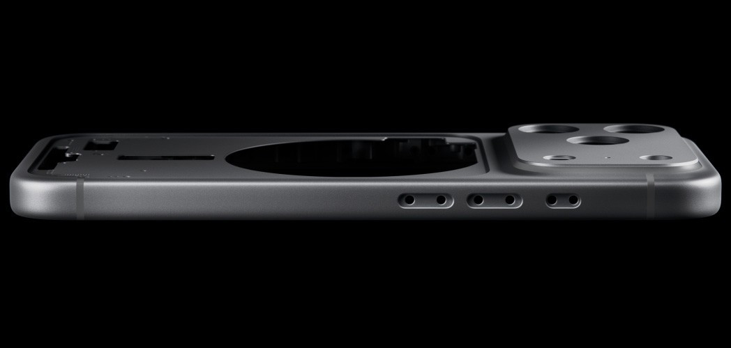 Apple tiếp tục tạo bất ngờ khi iPhone 17 Pro sử dụng khung nhôm nguyên khối thay vì titan. (Ảnh: Apple)