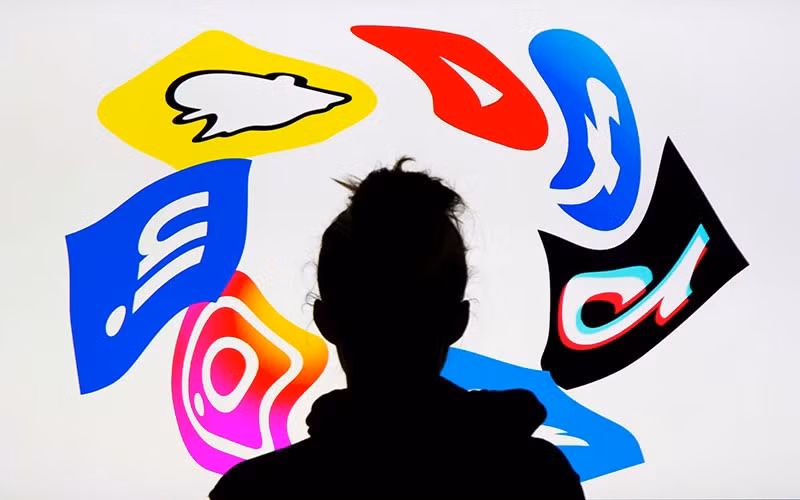 Bà ví việc cấm trẻ em dùng mạng xã hội giống như cách xã hội từng cấm hút thuốc, uống rượu hay xem nội dung người lớn.