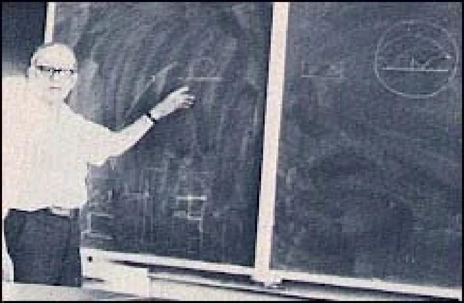 Tại buổi triển lãm, Tennis for Two khiến đám đông thích thú xếp hàng dài để được chơi thử.