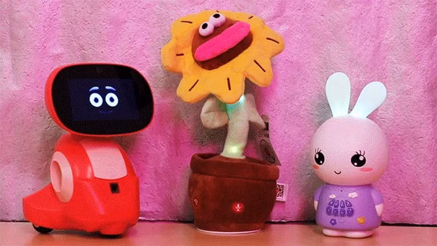 Song song đó là vấn đề quyền riêng tư, khi giọng nói và dữ liệu cá nhân của trẻ bị ghi âm, lưu trữ và gửi về máy chủ từ xa.