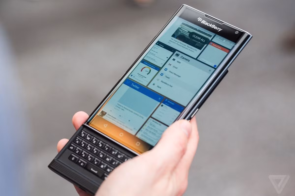 Priv chạy Android thay vì hệ điều hành riêng, đánh dấu bước ngoặt quan trọng của BlackBerry.