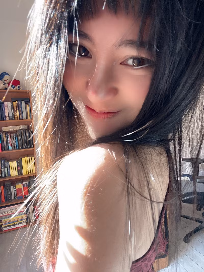 Nhan sắc sắc nét, nụ cười rạng rỡ giúp Candy Grace luôn nổi bật trong mọi lần xuất hiện.