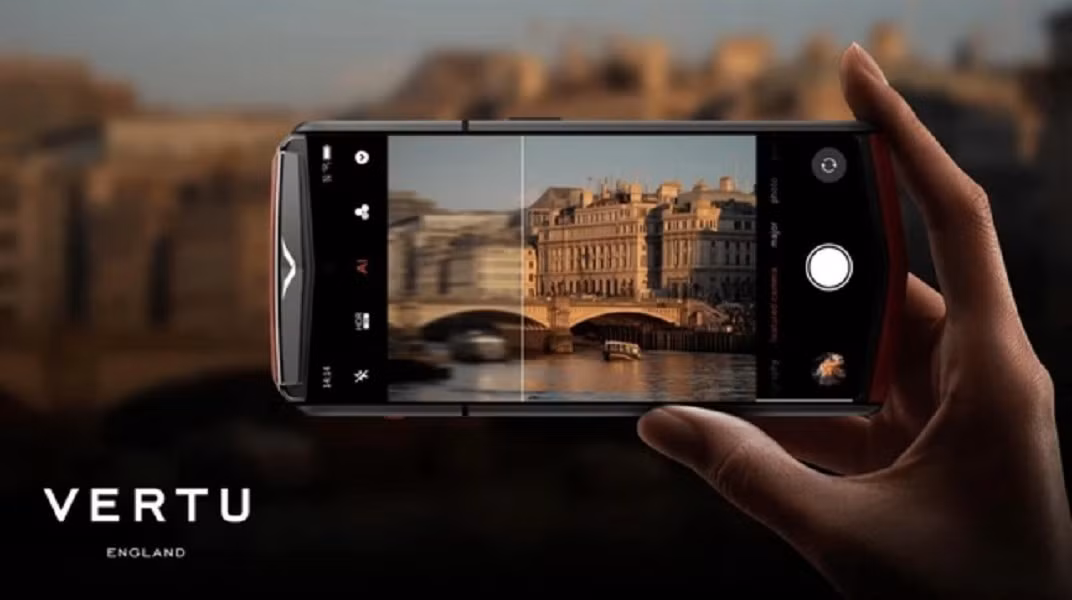 Máy sở hữu màn hình AMOLED 6,02 inch, tần số quét 120 Hz cùng chip Snapdragon 8 Elite “Supreme”, RAM 16 GB và bộ nhớ trong tối đa 1 TB.