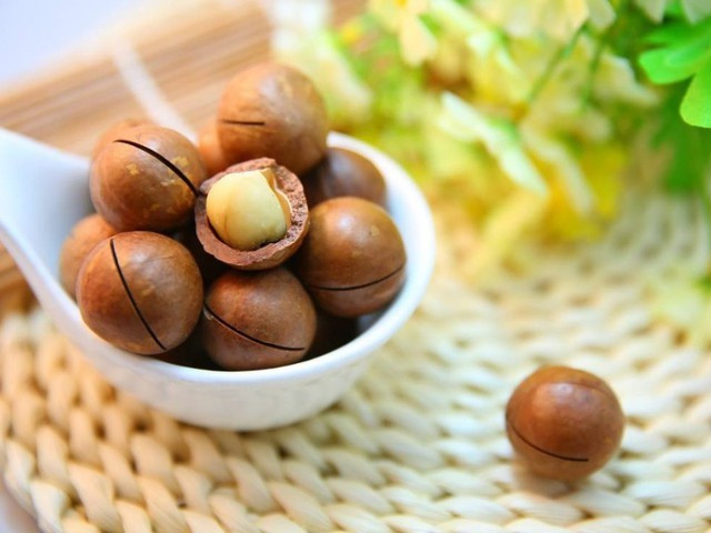 2. Món ăn thượng hạng ở các quốc gia phát triển. Hạt mắc ca được xếp vào nhóm thực phẩm thời thượng, giàu dưỡng chất, được ưa chuộng tại Mỹ, Nhật, Hàn Quốc, Đức… và không ngừng tăng giá trong nhiều năm.