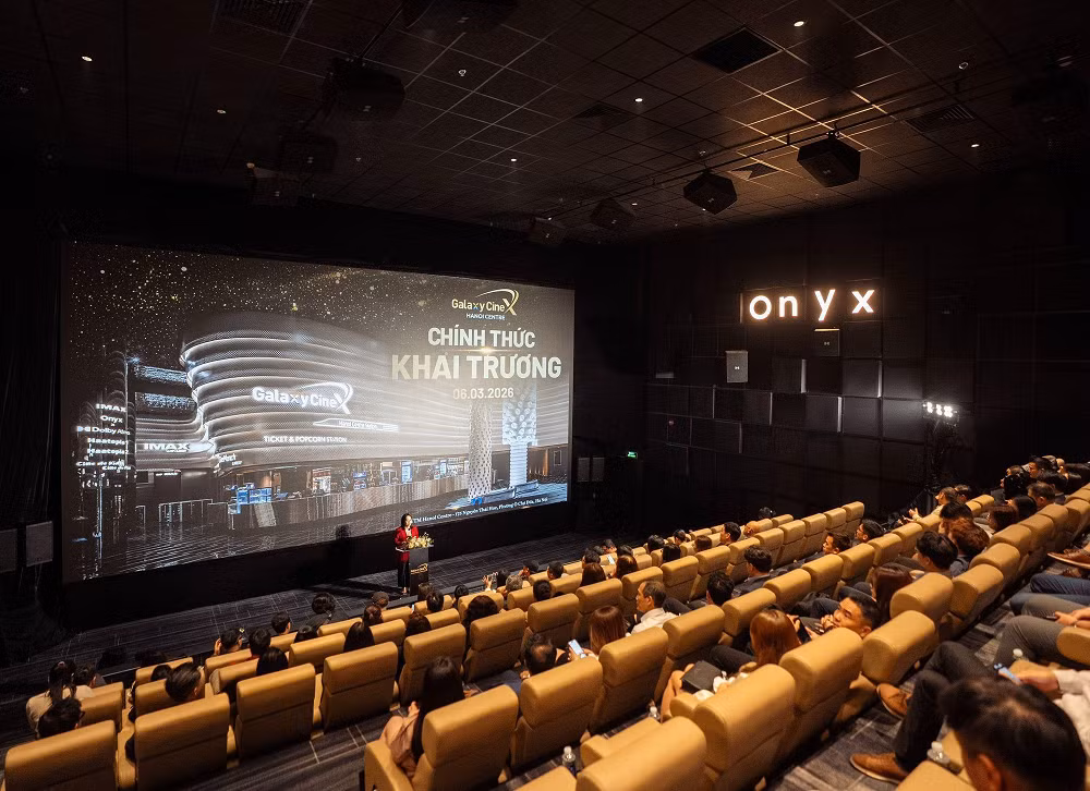 Sự xuất hiện của phòng chiếu sử dụng màn hình Samsung Onyx Cinema LED tại Galaxy CineX - Hanoi Centre đang nhanh chóng trở thành tâm điểm chú ý, khi mang đến trải nghiệm điện ảnh được đánh giá là vượt xa chuẩn rạp chiếu truyền thống.