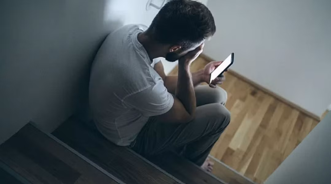 Ngoài ra, 0,07% người dùng, tương đương khoảng 560.000 người được cho là có tình trạng khẩn cấp liên quan đến sức khỏe tâm thần.